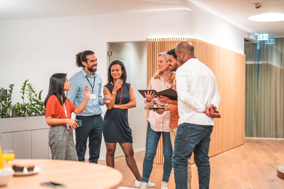 An employee getting recognized by other team members