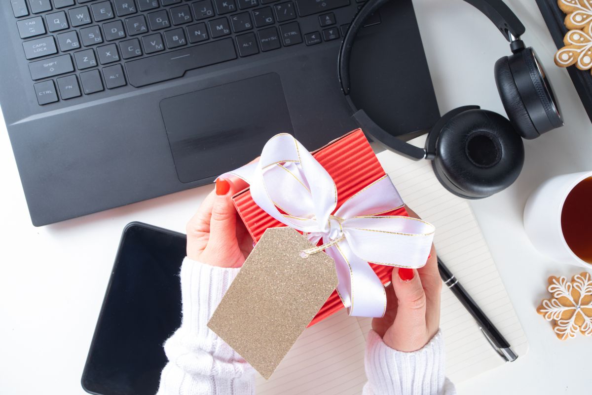 Employee getting gift from the office.