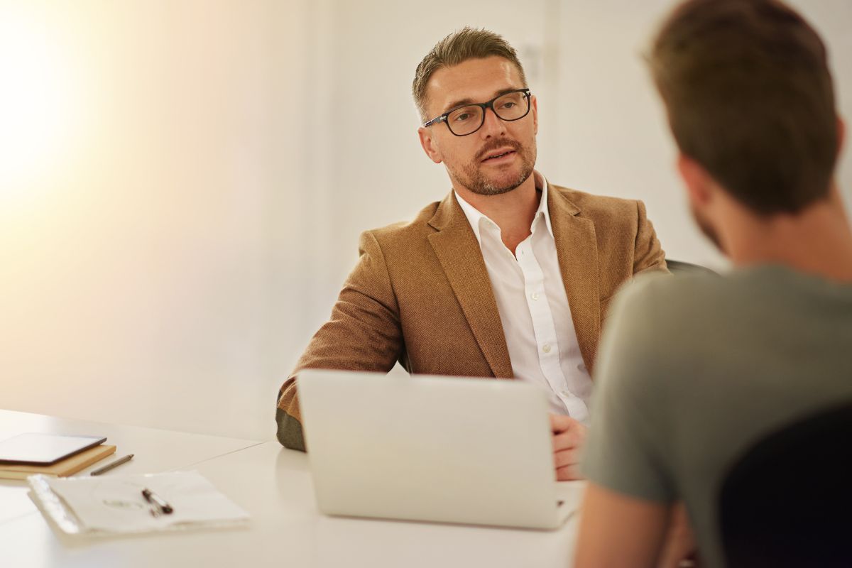 Employee providing feedback to the leader about team and project done