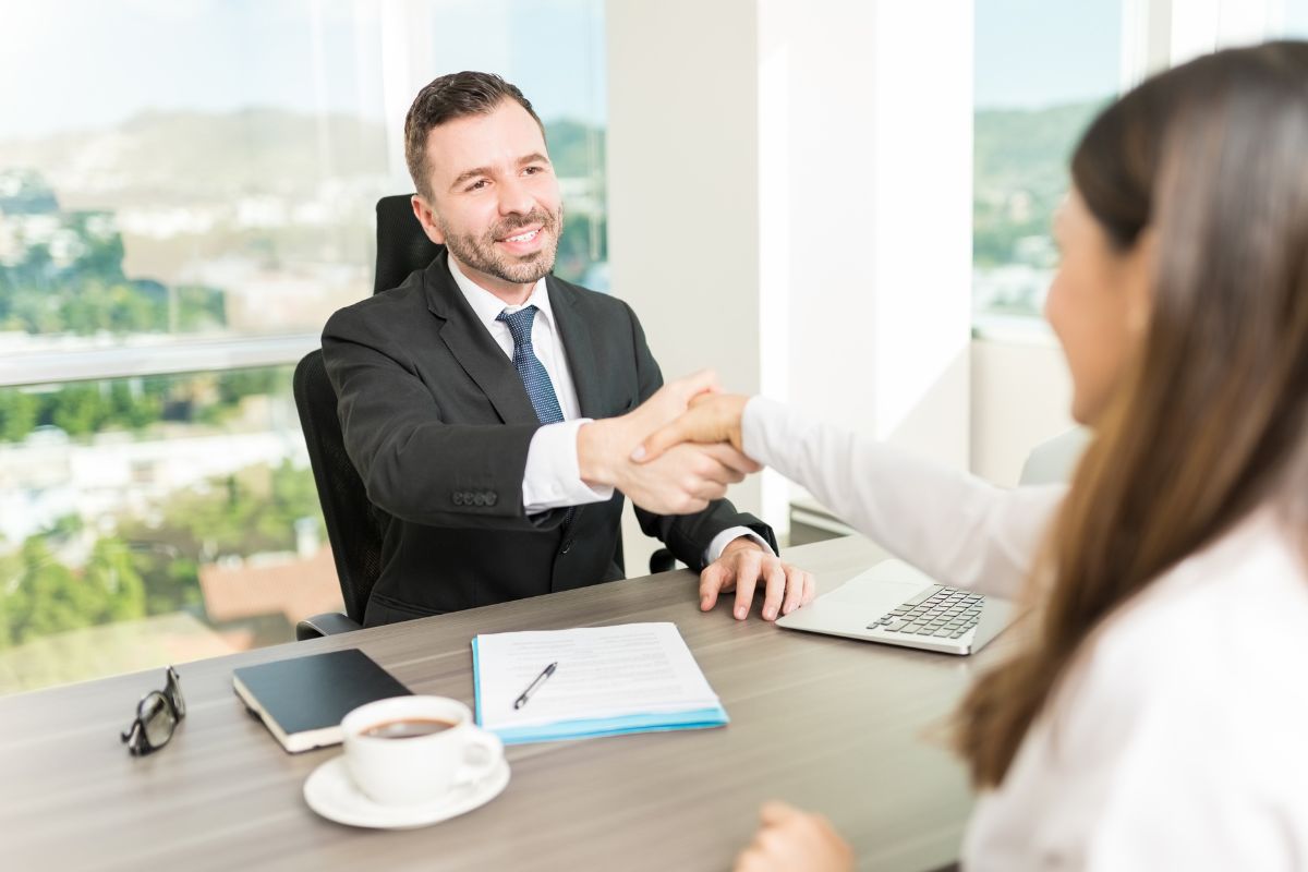 Man shaking hand with woman for offering best white label products