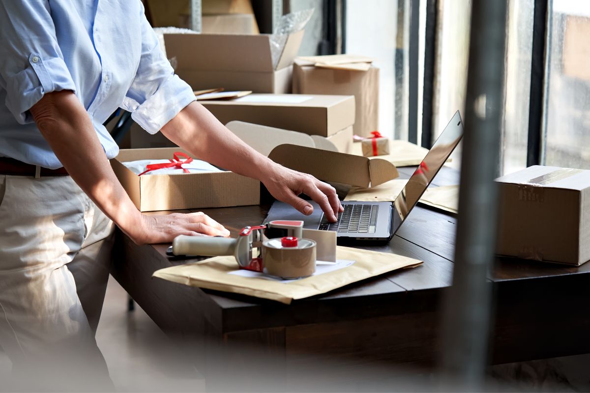 Woman working on her laptop for dropshipping supplies