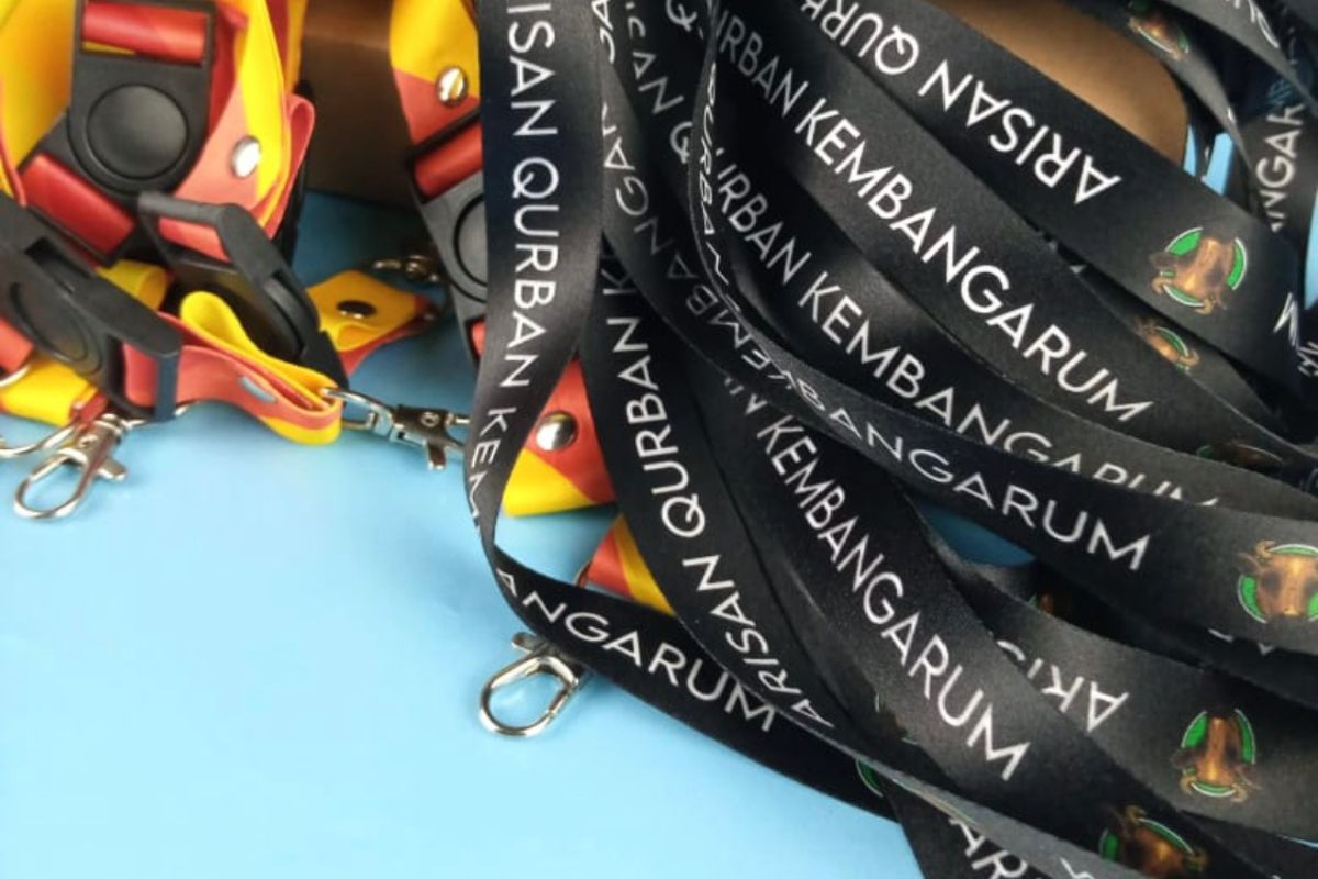Company logo and name written on the strip of lanyard for publicity purpose.