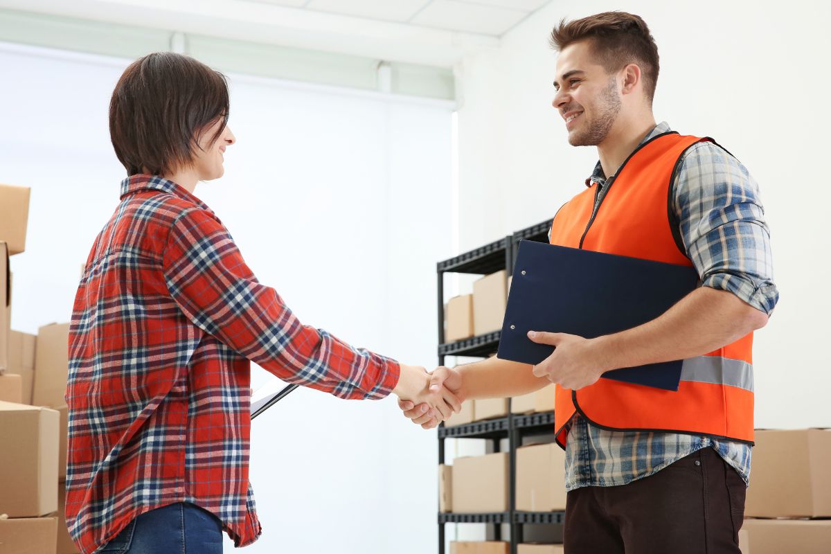 Man and woman shake hands in a store for dropshipping product supply