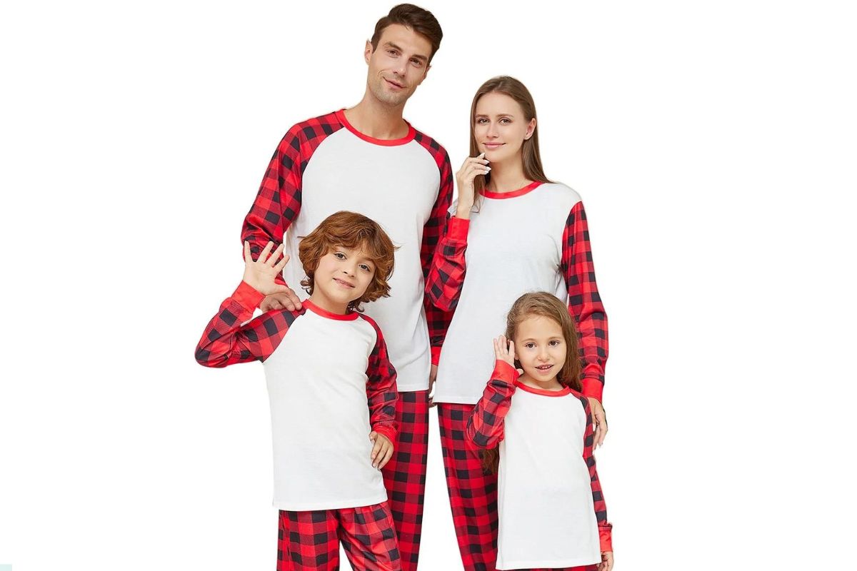 A family wearing same type of raglan t shirts and pants