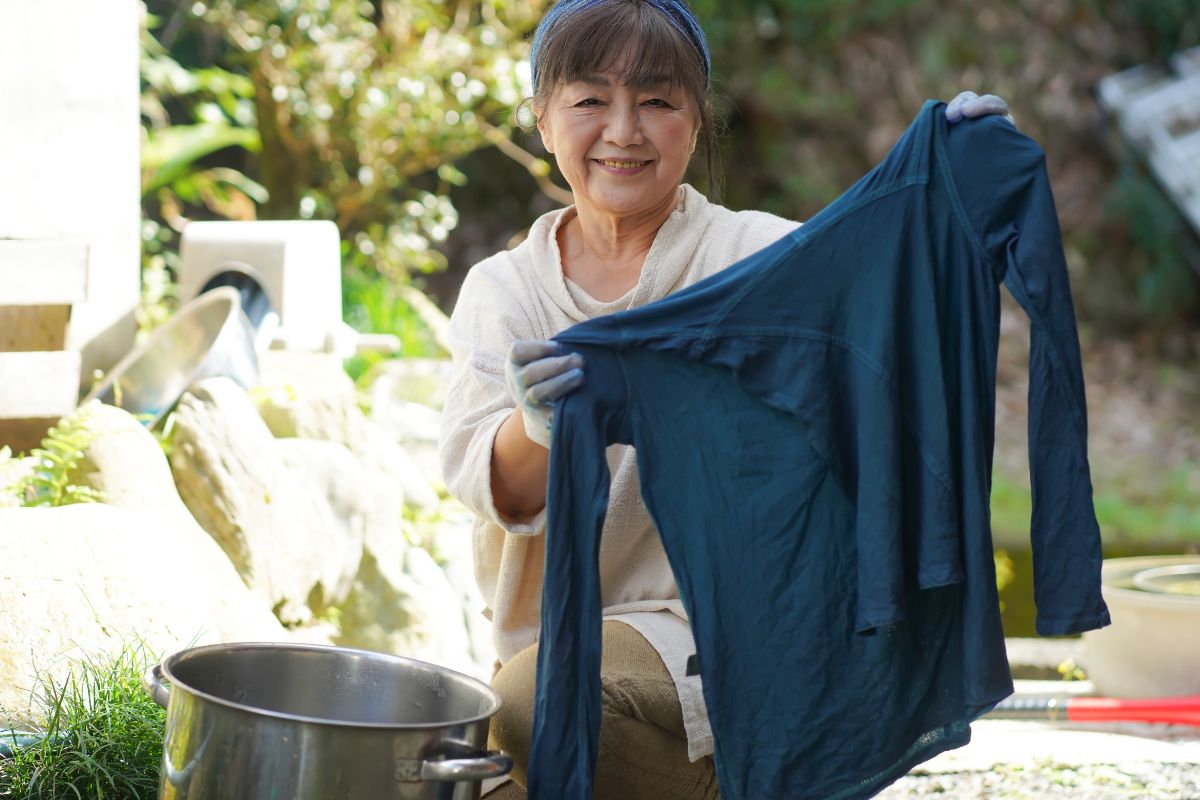 A lady dyeing garment 1