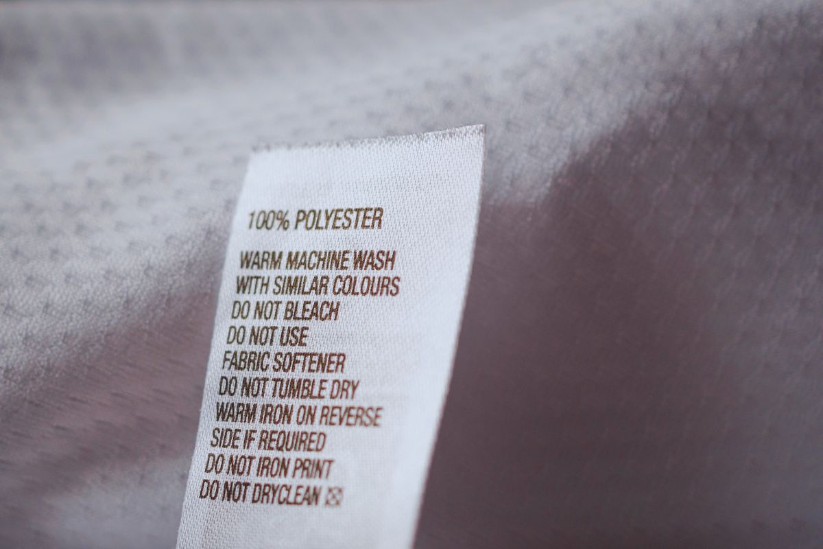 Guidelines for washing a polyester cloth written on t shirt.