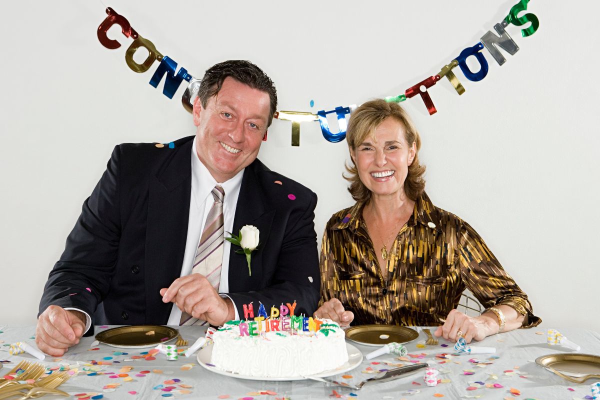 A women retiring from the office and clicking photo with her boss.
