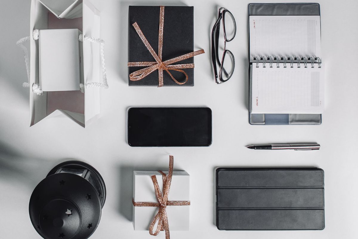 Best Corporate Gifts for Clients: Respecting Business Relationships