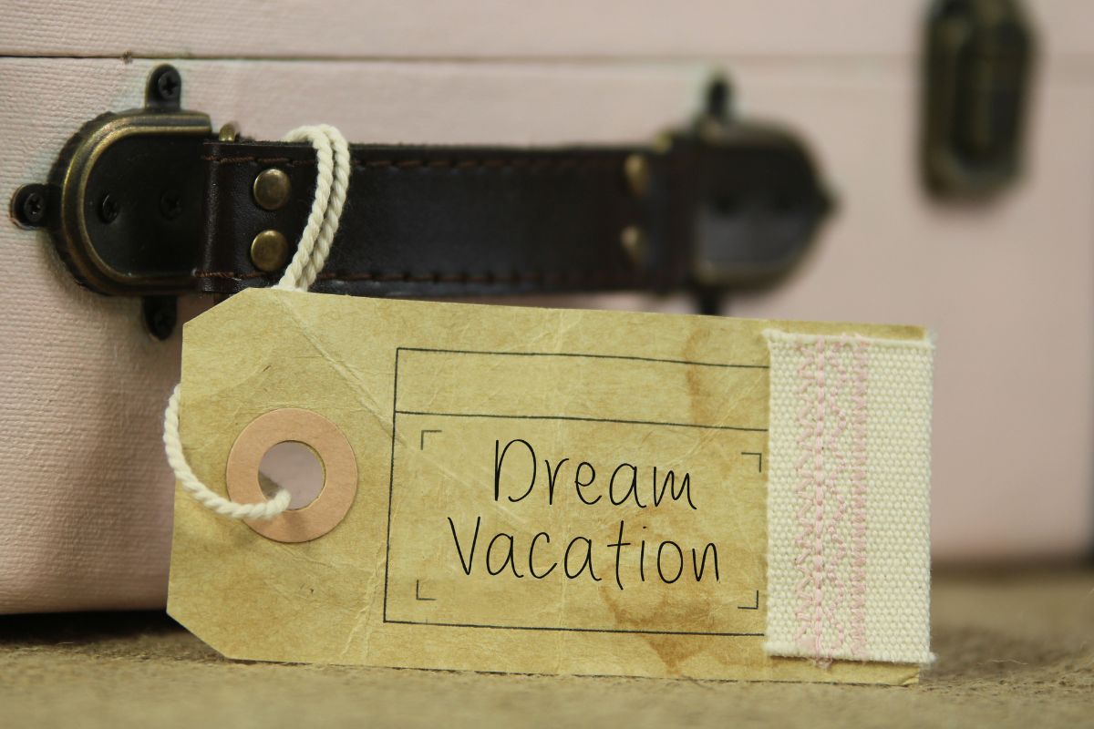 A custom tag attached to the luggage makes it easy to identify