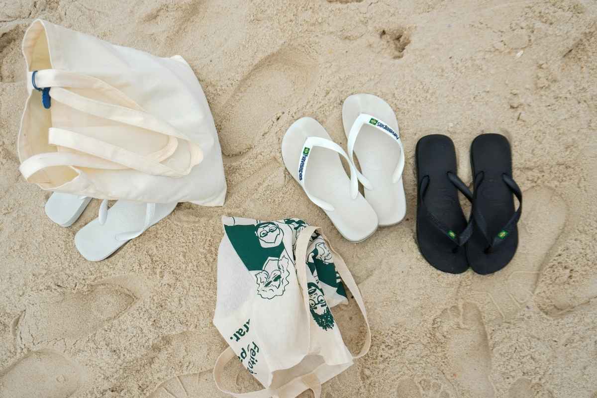 Two custom beach tote bag kept at a beach